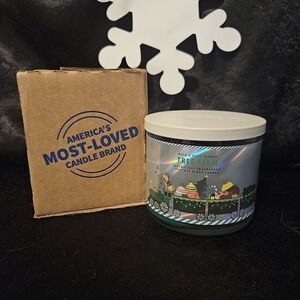 NWT Bath & Body Works Tree Farm 3-wick Candle - Green and Silver